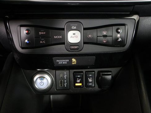 Used 2021 Nissan Leaf SV w/ SV Technology Package image 5