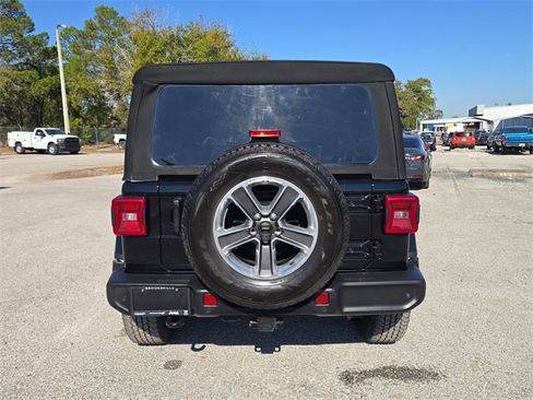 Certified 2022 Jeep Wrangler Unlimited Sahara w/ LED Lighting Group image 5