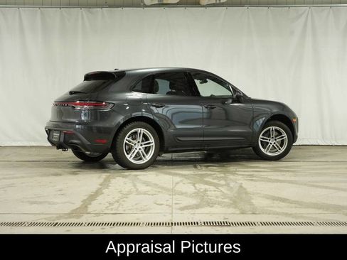 Certified 2022 Porsche Macan image 7