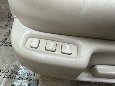 Used 2000 Toyota Avalon XLS image 13