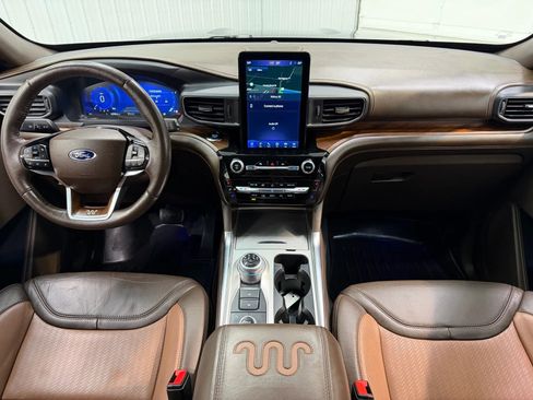 Used 2022 Ford Explorer King Ranch w/ Premium Technology Package image 12