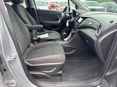 Used 2018 Chevrolet Trax LS FWD image 15