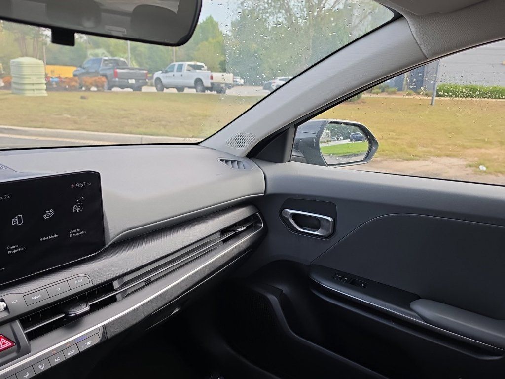 Certified 2025 Kia K4 FWD image 25
