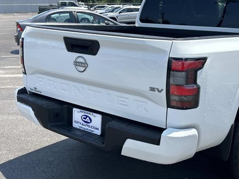 Used 2024 Nissan Frontier SV RWD image 13