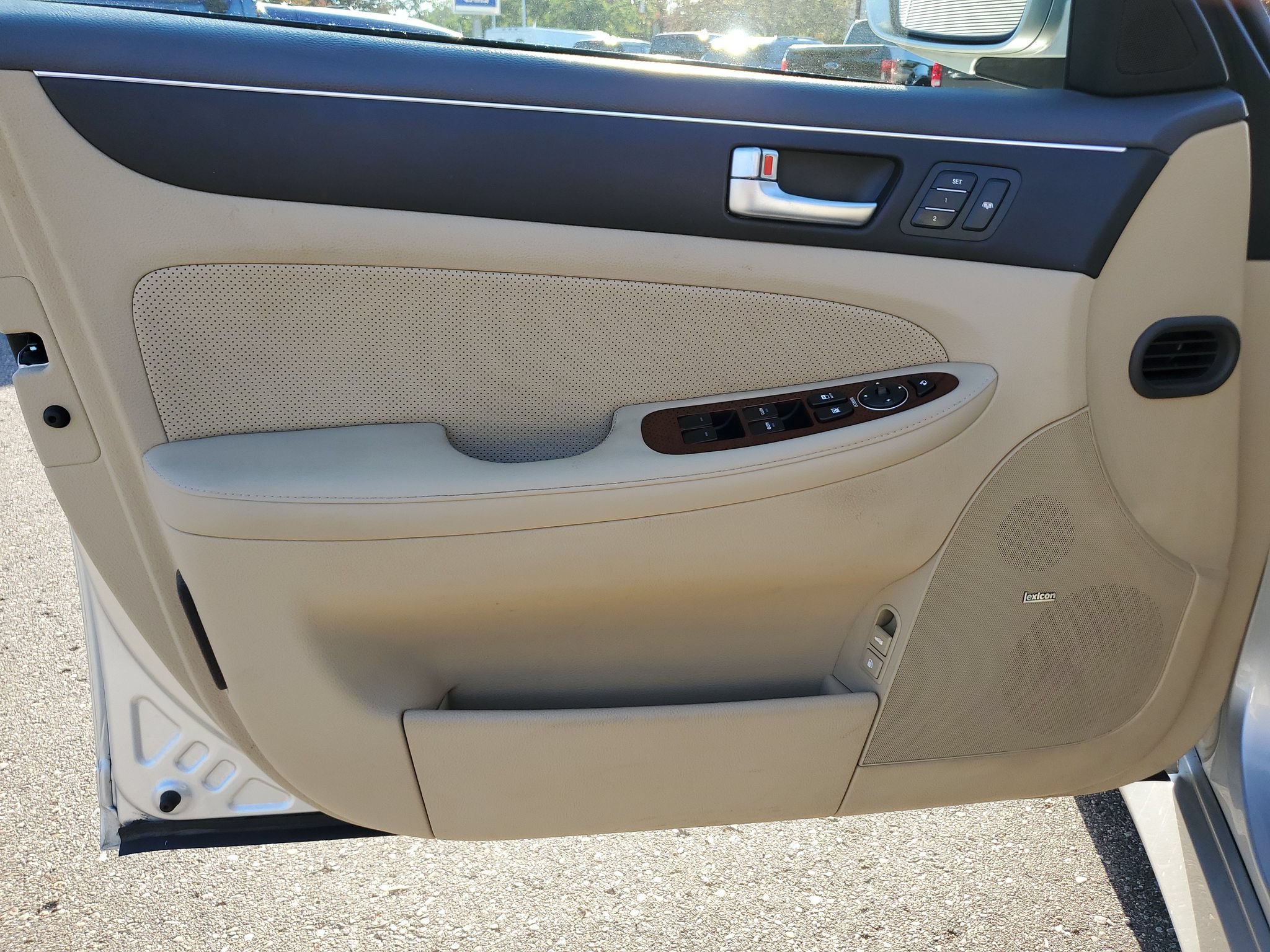 Used 2012 Hyundai Genesis 3.8 w/ Premium Pkg RWD image 10