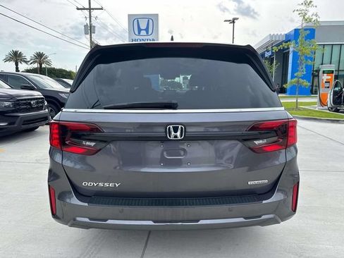 Used 2025 Honda Odyssey Touring image 6