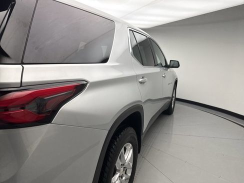 Used 2022 Chevrolet Traverse LS image 5