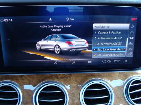 Used 2018 Mercedes-Benz E 300 E 300 image 23