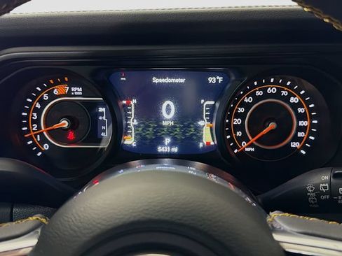 Used 2025 Jeep Wrangler Unlimited Sahara w/ Safety Group AWD/4WD image 13