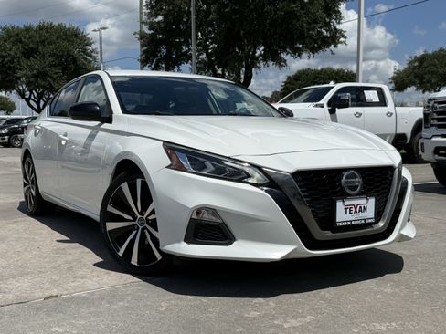 Used 2019 Nissan Altima 2.5 SR FWD image 2