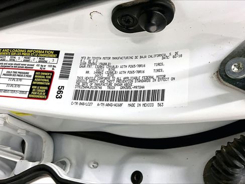 Used 2018 Toyota Tacoma TRD Off-Road AWD/4WD image 33