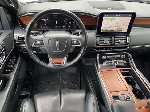 Used 2019 Lincoln Navigator Select image 10