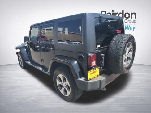 Used 2018 Jeep Wrangler Unlimited Sahara AWD/4WD image 5