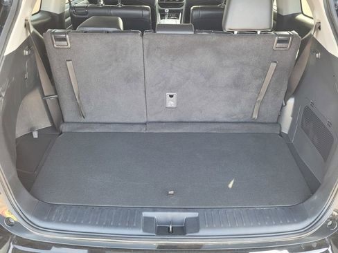 Used 2024 Toyota Highlander XLE image 8