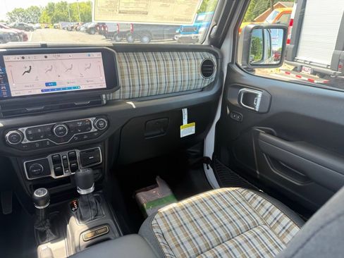 New 2026 Jeep Gladiator Sport AWD/4WD image 37