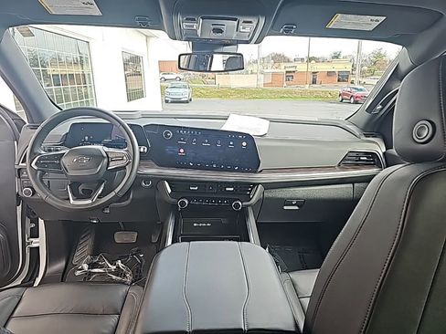 Used 2025 Chevrolet Tahoe Z71 image 12