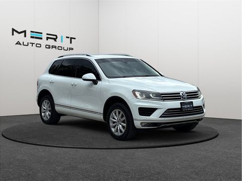 Used 2017 Volkswagen Touareg Sport AWD/4WD image 1
