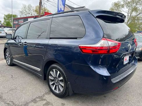 Used 2020 Toyota Sienna XLE w/ XLE Navigation Package image 6