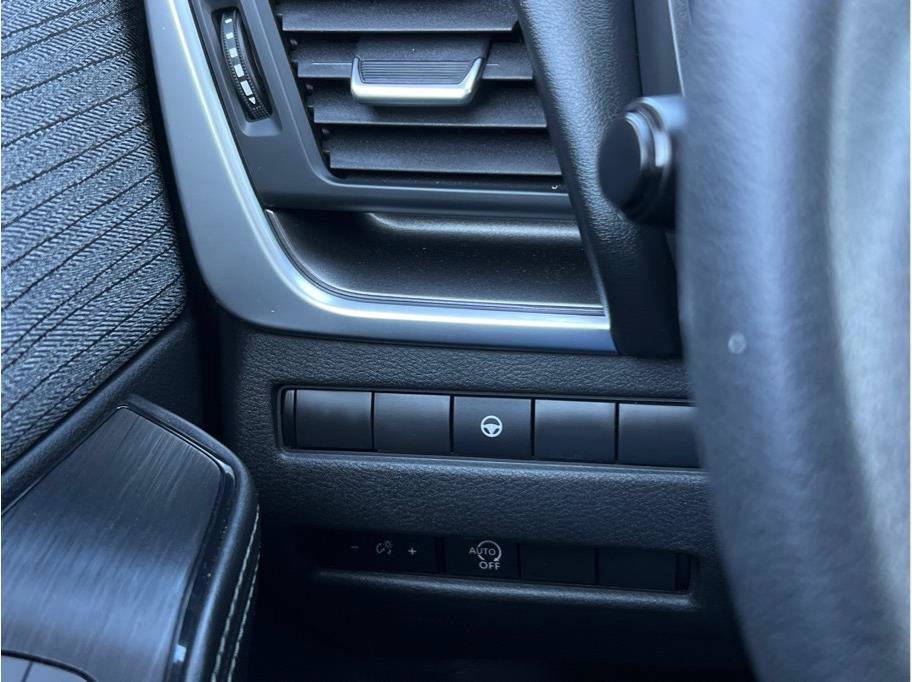 Used 2023 Nissan Rogue SV FWD image 19