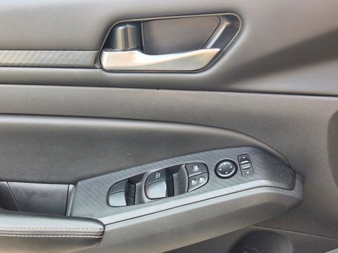 Used 2024 Nissan Altima 2.5 SV image 30