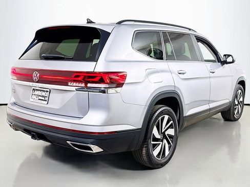 Used 2025 Volkswagen Atlas SE image 4