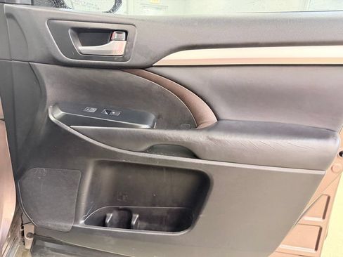 Used 2018 Toyota Highlander XLE FWD image 34