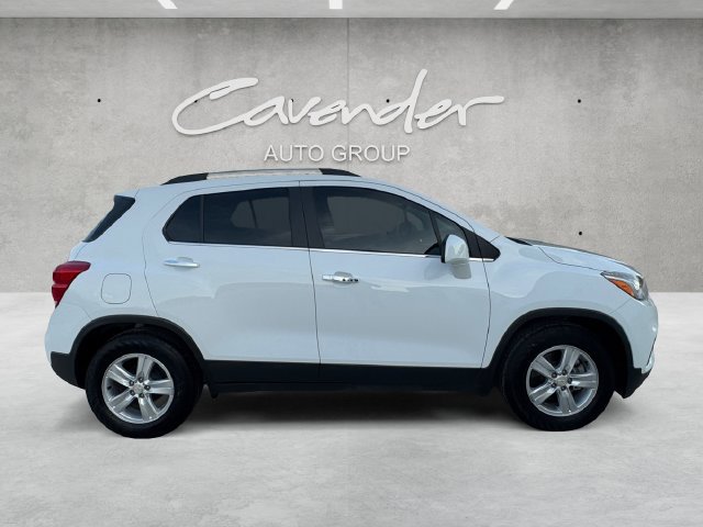 Used 2020 Chevrolet Trax LT w/ LT Convenience Package FWD image 17