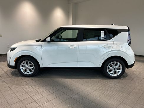 Used 2025 Kia Soul LX w/ LX Technology Package image 2