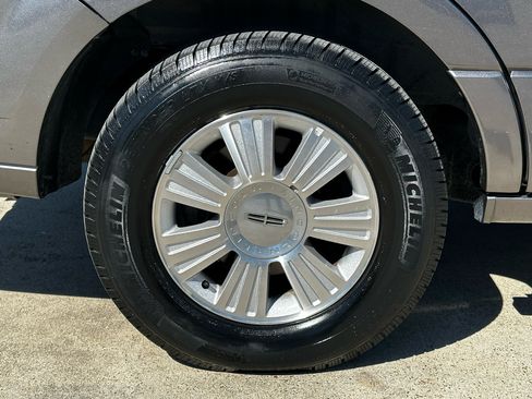 Used 2012 Lincoln Navigator 2WD image 22