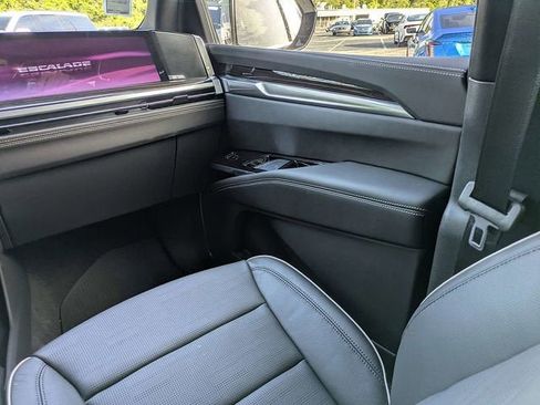 New 2026 Cadillac Escalade Luxury w/ Touring Package AWD/4WD image 19