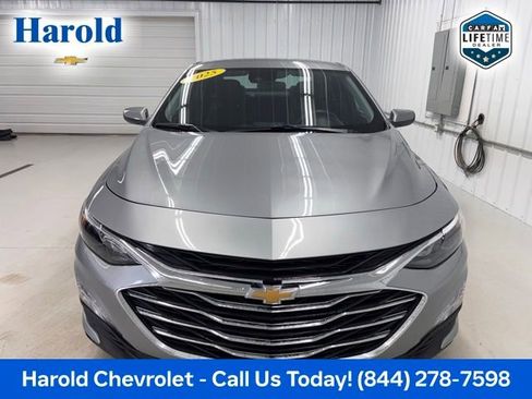 Used 2025 Chevrolet Malibu LT FWD image 2
