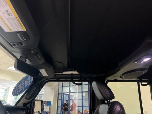 Used 2018 Jeep Wrangler Unlimited Sahara image 24