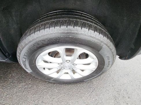 Used 2021 Jeep Grand Cherokee Laredo image 10