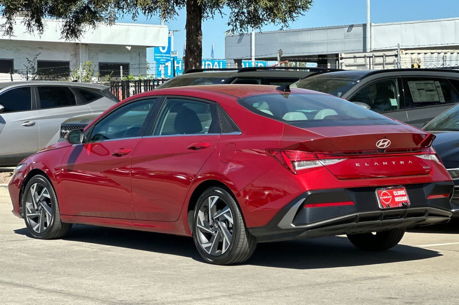 Used 2025 Hyundai Elantra Limited FWD image 7