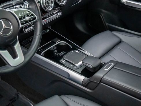 Used 2023 Mercedes-Benz GLB 250 4MATIC image 11