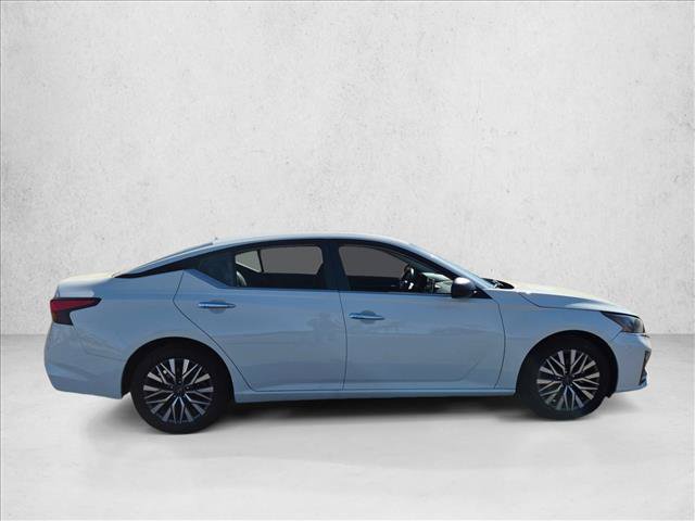 Used 2025 Nissan Altima 2.5 SV FWD image 4