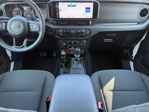 Used 2025 Jeep Wrangler Unlimited Rubicon image 10