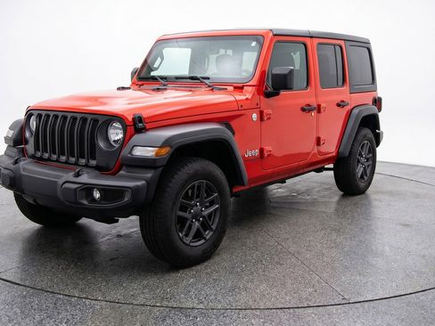 Used 2025 Jeep Wrangler Sport S image 3