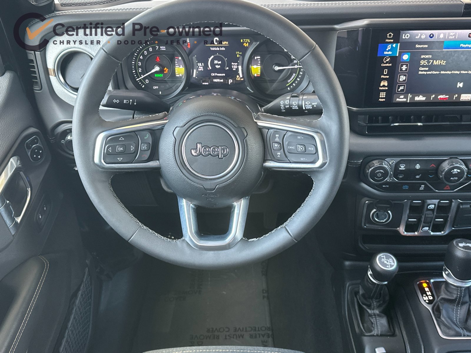 Used 2025 Jeep Wrangler Unlimited Sahara AWD/4WD image 15