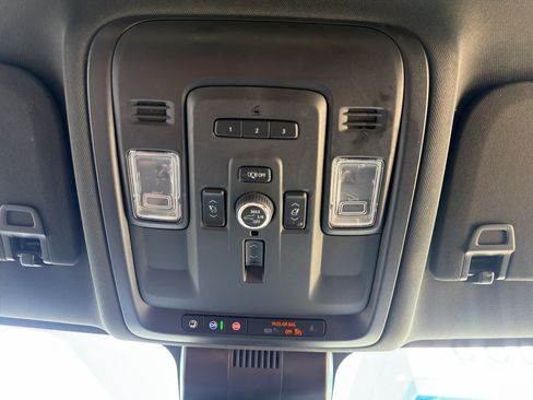 Used 2024 Chevrolet Tahoe Premier AWD/4WD image 16