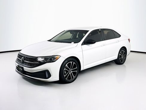 Used 2023 Volkswagen Jetta Sport image 3