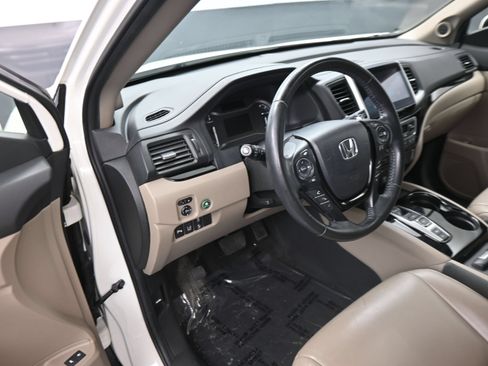 Used 2016 Honda Pilot Touring image 12