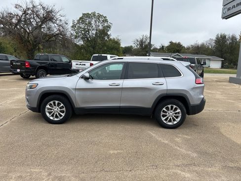 Used 2019 Jeep Cherokee Latitude w/ Popular Appearance Group image 2