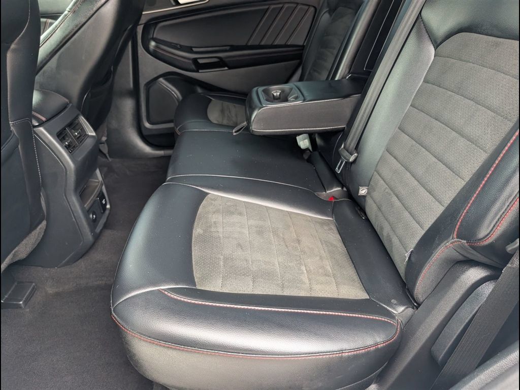Used 2023 Ford Edge ST-Line AWD/4WD image 16