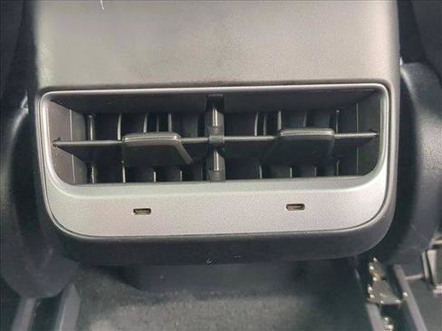 Used 2023 Tesla Model Y Performance image 16