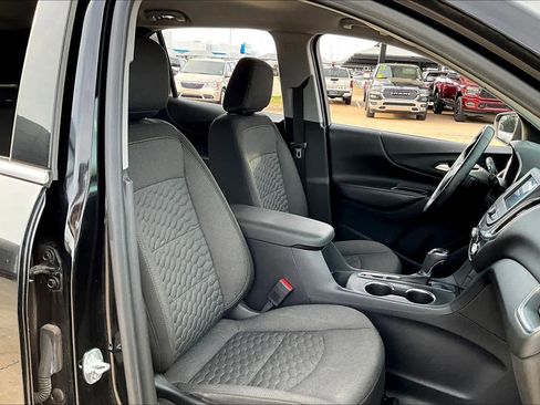 Used 2020 Chevrolet Equinox LT w/ Driver Convenience Package image 9