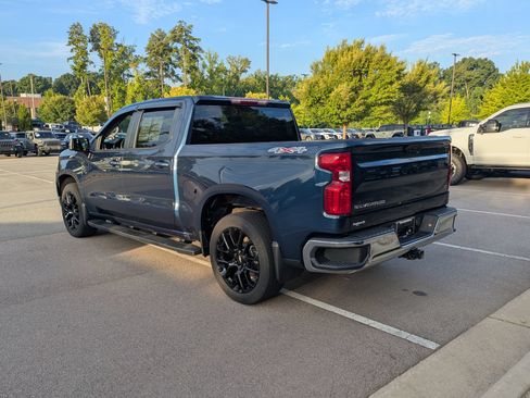 Used 2023 Chevrolet Silverado 1500 LT AWD/4WD image 5
