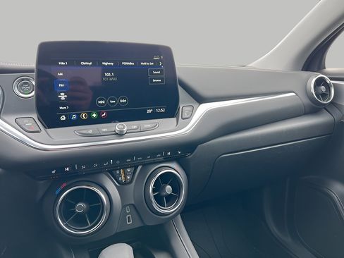 Used 2024 Chevrolet Blazer LT w/ Convenience Package image 10