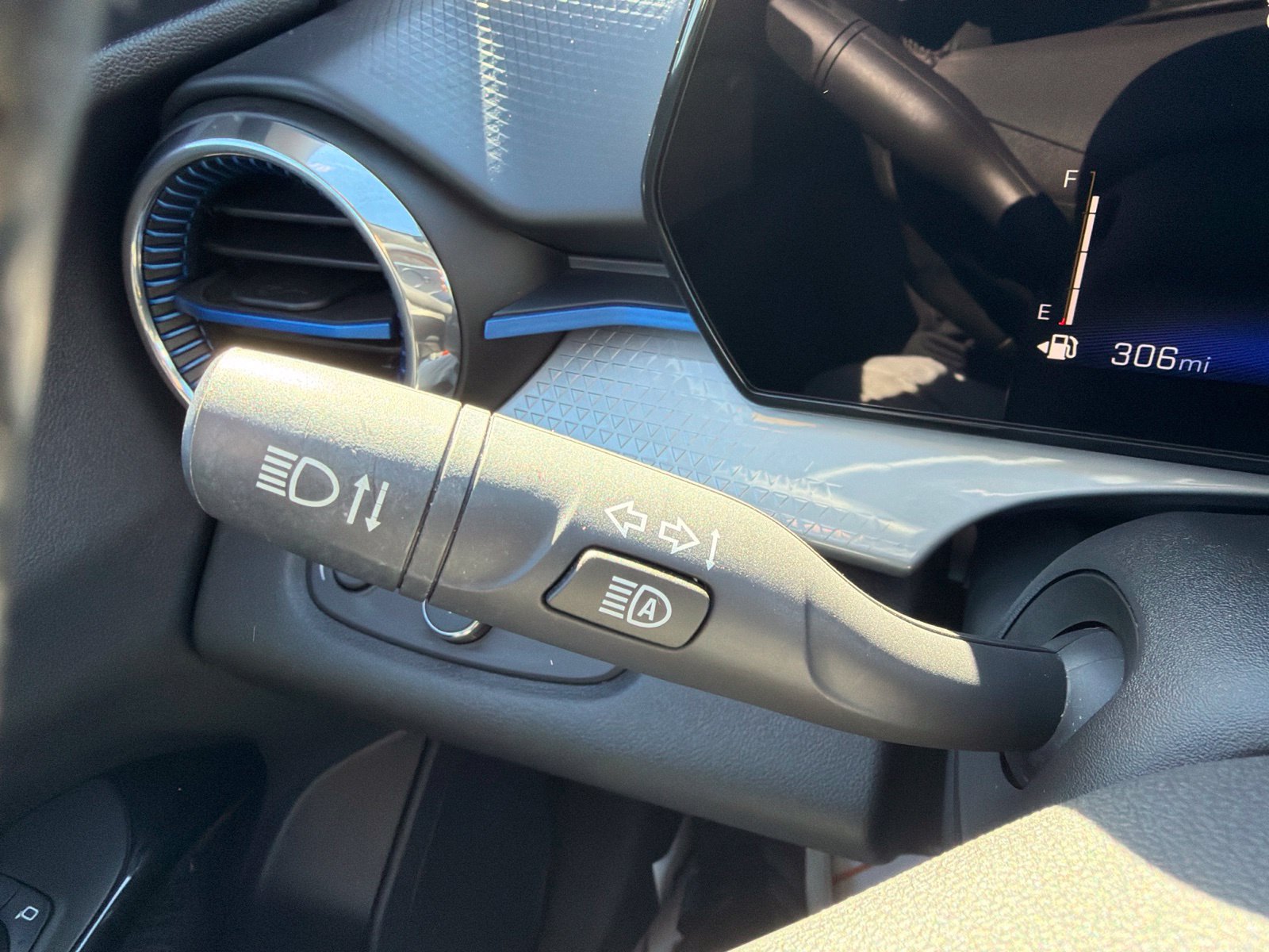 Used 2025 Chevrolet Trax LT w/ Driver Confidence Package FWD image 15