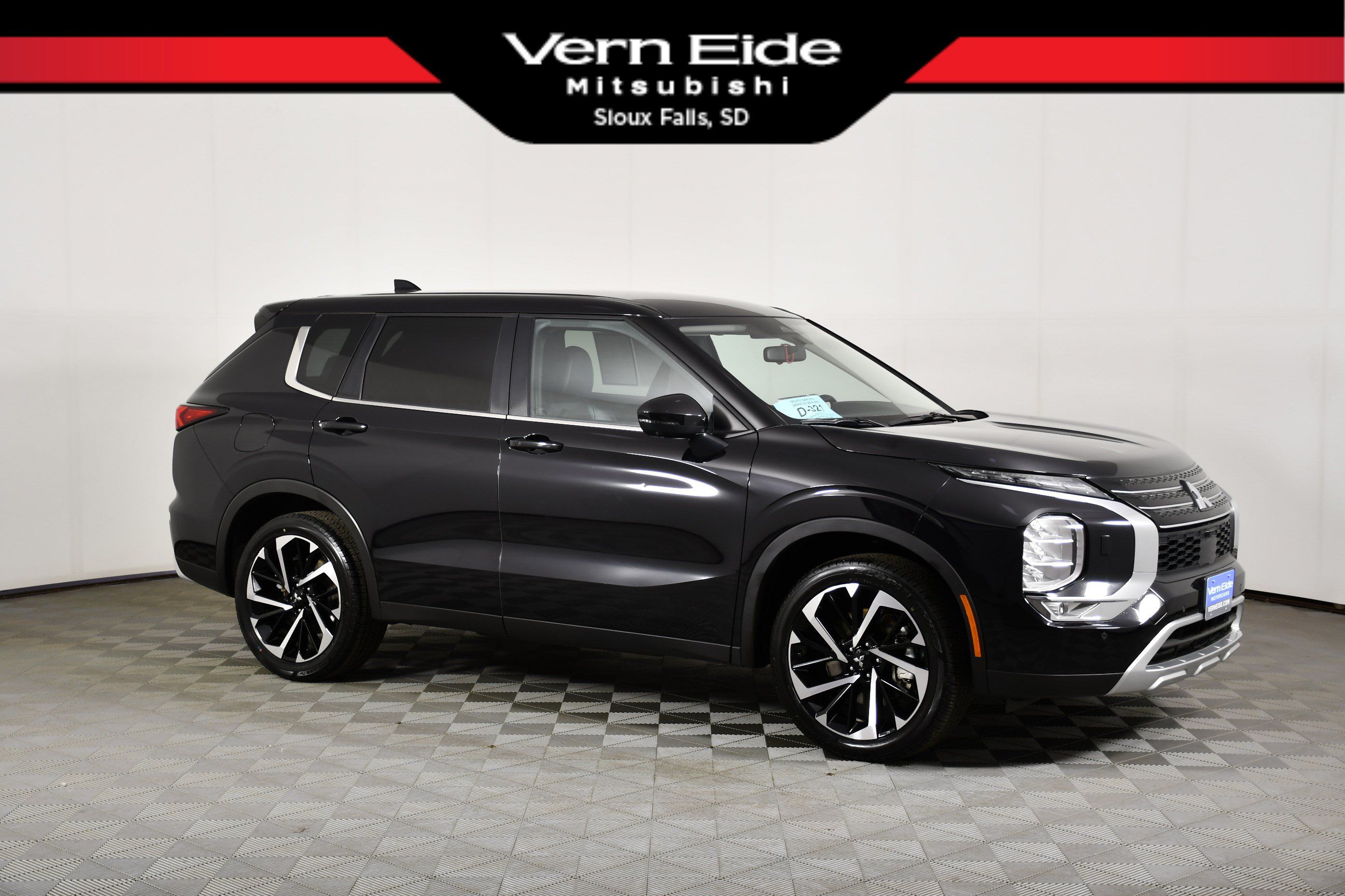 Used 2024 Mitsubishi Outlander SE AWD/4WD image 1
